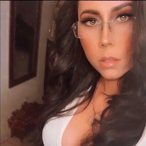 Meet your Posher, Estefany